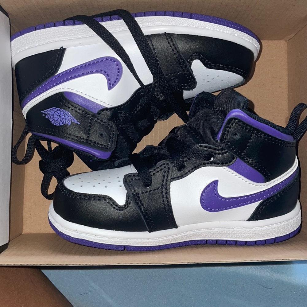 Sneaker for a baby boy or girl (unisex) Jordan 1 mids